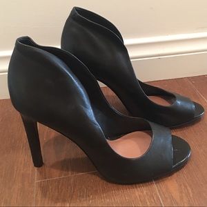 Vince Camuto Black leather heels 👠
